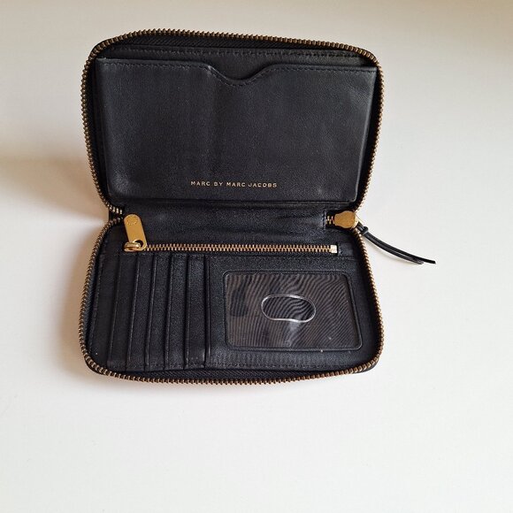 Marc Jacobs Black Leather Zip Around Wallet - Picture 3 of 3